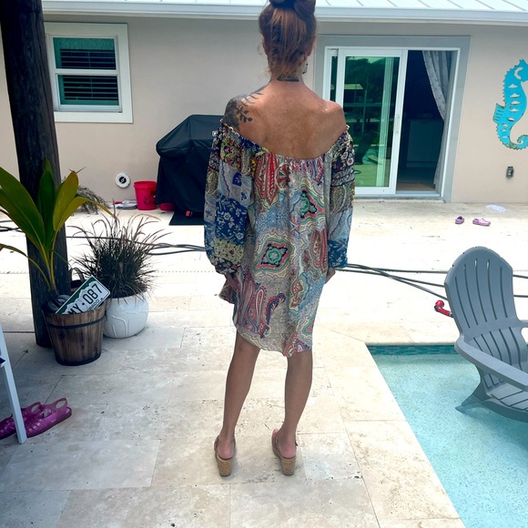 Umgee s light weight off the shoulder Paisley dress never been worn tag still on - Picture 2 of 6